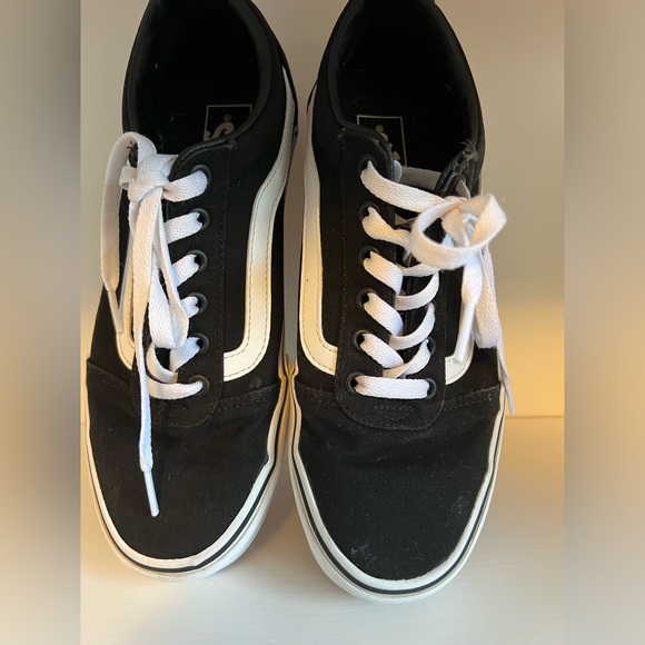 Vans Shoes - Vans Women’s size 9.5 skate classic black